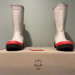 Women’s size 8 Hunter Play tall rain boots